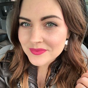 Meet your Posher, Caitlin